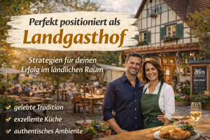 Ein sympathisches Betreiberpaar steht vor einem gut besuchten Landgasthof mit Außenterrasse. Im Hintergrund sieht man das traditionelle Gebäude, warme Abendstimmung und Gäste an den Tischen. Im Vordergrund steht ein rustikaler Holztisch mit einem angerichteten Gericht und einem Glas Weißwein. Über dem Bild liegt die Überschrift zur Positionierung eines Landgasthofs im ländlichen Raum.