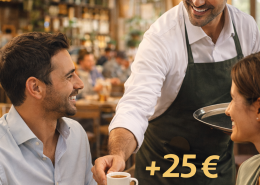 Ein Kellner serviert einem Gast im Restaurant einen Espresso und schafft damit eine typische Zusatzverkaufssituation in der Gastronomie.